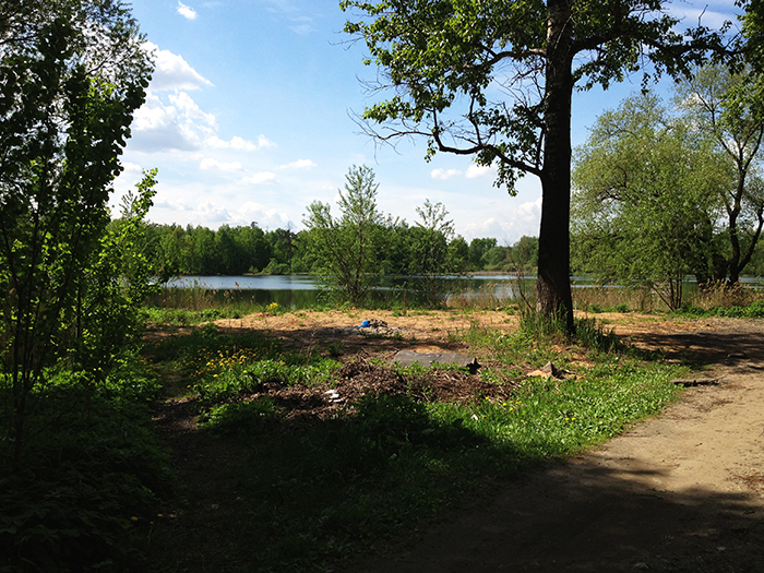 Вид от ворот на озеро 1